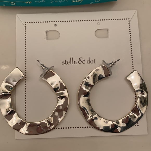 Stella & Dot Reversible Silver/Gold Wave Hoops - Picture 4 of 5